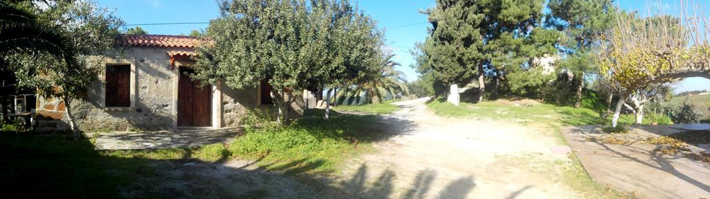 Trouli House *